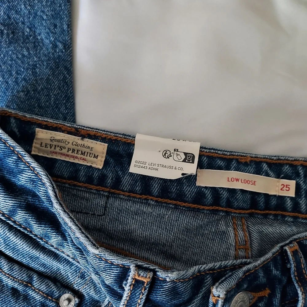 NWT Levi's premium low loose jeans, 100 percent cotton, 25x32 - Picture 5 of 9